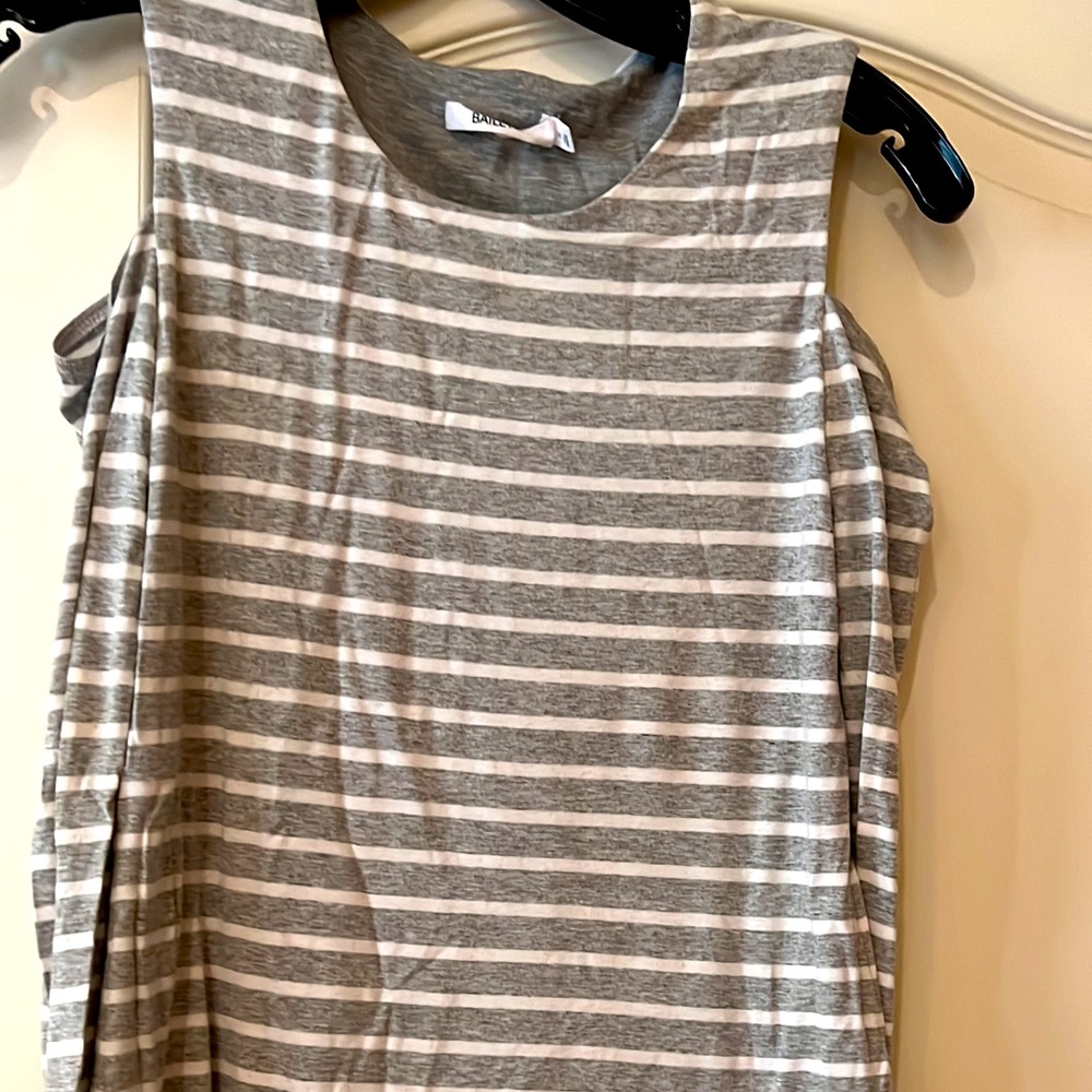 Bailey 44 cutout arm shirt in a small